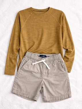 Old Navy Boys Bundle Size 6/7 – Tan Sweater + Cream Shorts (Like New)